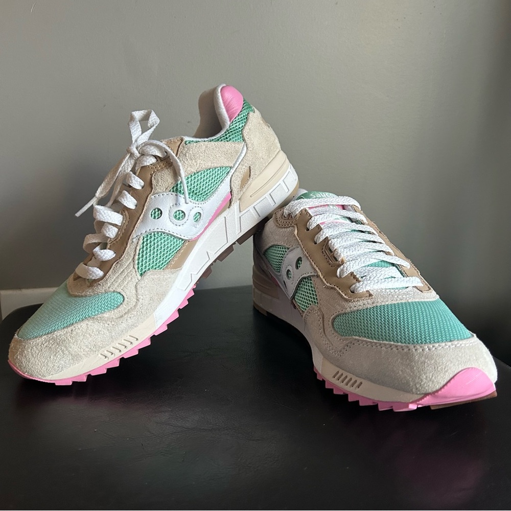 Saucony Unisex Mint Green and Pink Shadow 5000 Sneakers *Size 8M/9.5W & 8.5M/10W